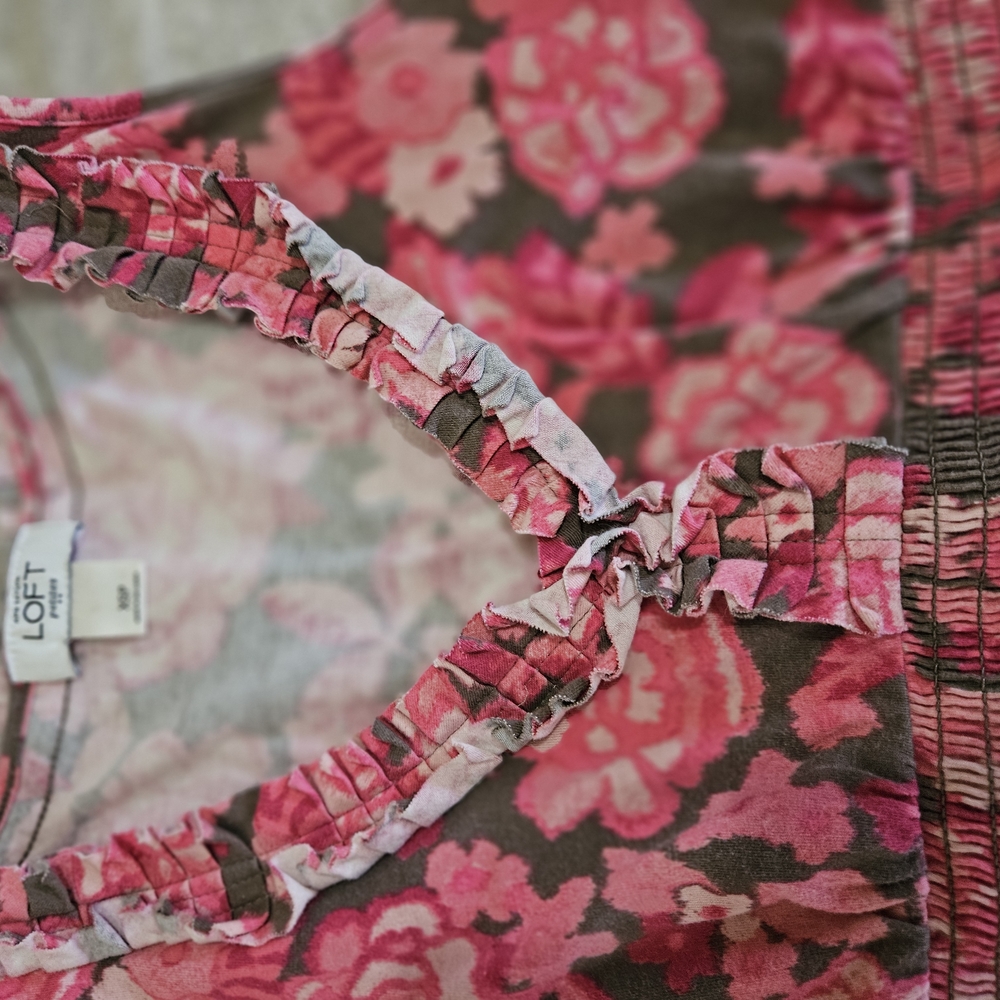 Cottagecore Boho XS- LOFT- Floral Pink and Gray Dress- RUFFLE TRIM V-NECK - Picture 3 of 4